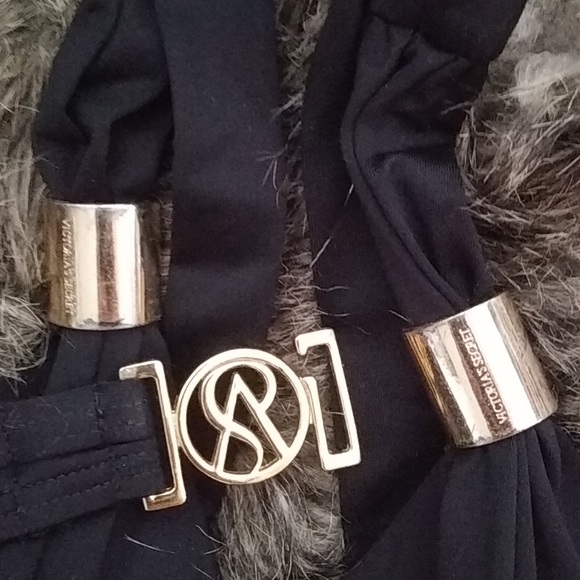 Victoria Secret Wireless Halter Bikini Top - Picture 2 of 4